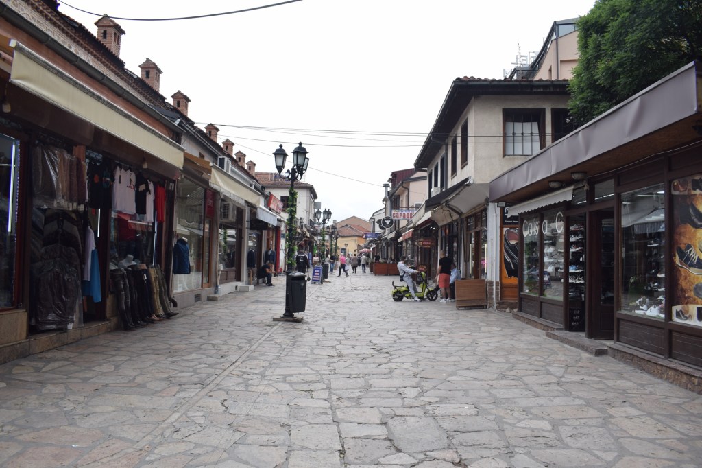 Efe ve Ebru'nun Üsküp tatilinde çektiği Türk çarşısının gerçek fotoğrafı - 2023 yaz tatili