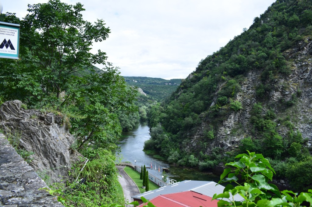 Efe ve Ebru'nun Üsküp tatilinde gittikleri Matka kanyonundan gerçek fotoğraf - 2023 yaz tatili