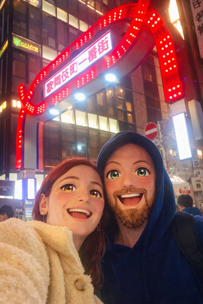 Efe ve Ebru’nun Kabukicho kapısı önünde çekilmiş animasyon tarzı fotoğraf