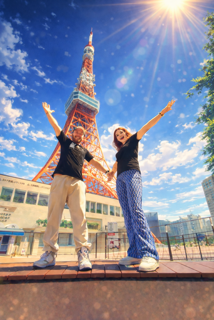 Efe ve Ebru’nun Tokyo Tower önündeki fotoğraf alınanında çekilmiş animasyon tarzı fotoğraf