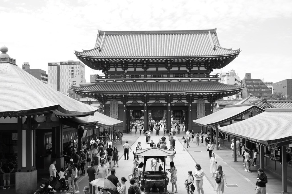 Sensoji tapınağının siyah beyaz fotoğrafı