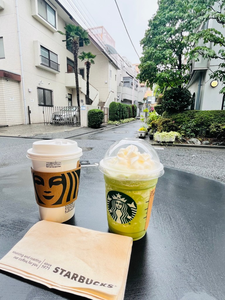 2026 Japonya yolculuğundan: Shimokitazawa Starbucks içecek molası
